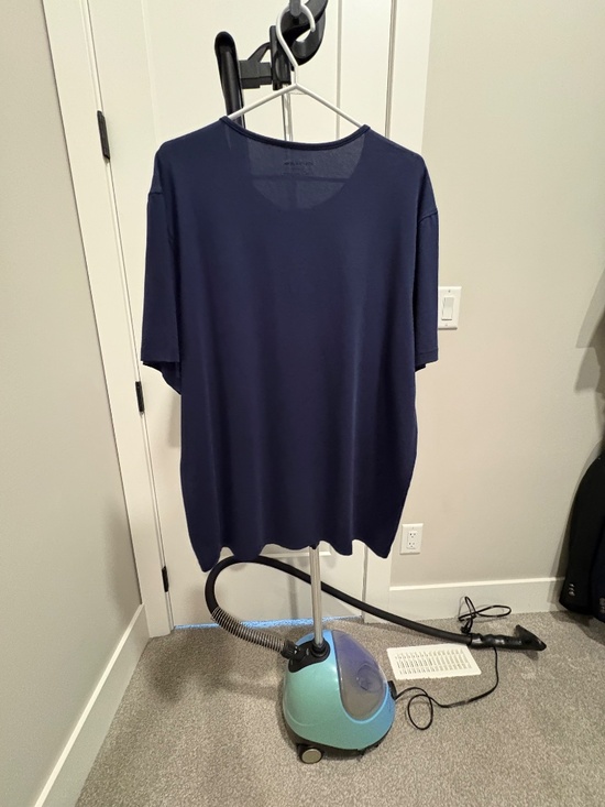 Untuckit - Picture 2 of 3